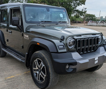 Thar Roxx MX 5 Petrol, Manual, Dark Forest