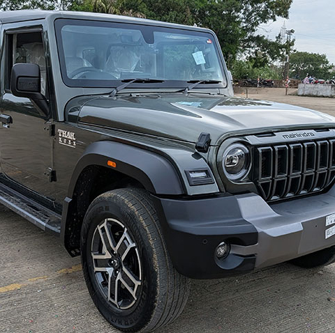 Thar Roxx MX 5 Petrol, Manual, Dark Forest