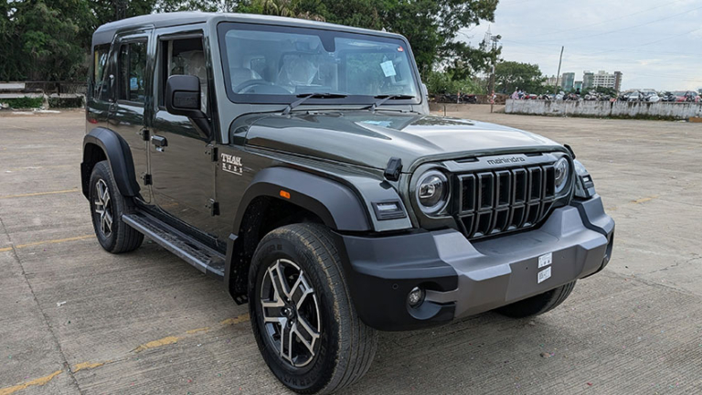 Thar Roxx MX 5 Petrol, Manual, Dark Forest