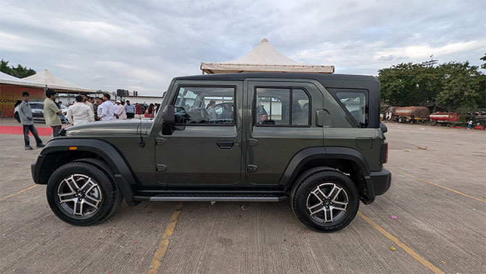 Thar Roxx MX 5 Petrol, Manual, Dark Forest