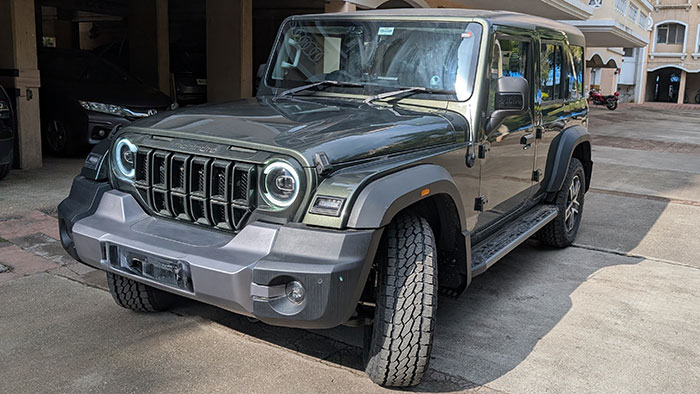 Thar Roxx MX 5 Petrol, Manual, Dark Forest